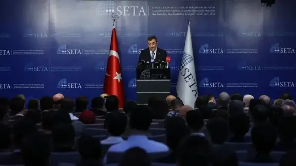 Cumhurbaşkanı Yardımcısı Cevdet Yılmaz'ın 15 Temmuz sempozyumunda konuşurken çekilmiş fotoğrafı