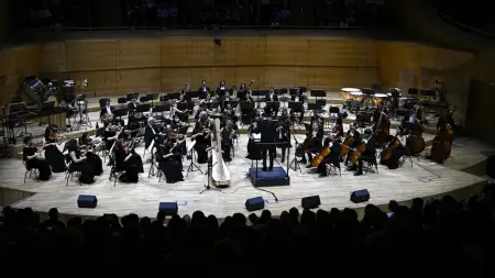 Cumhurbaşkanlığı Senfoni Orkestrası (CSO) ve koro üyeleri kapanış konserinde sahne alırken