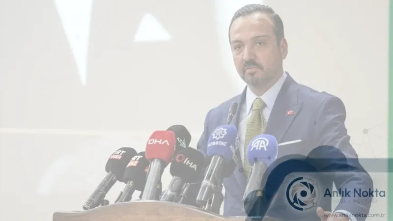 AK Parti Genel Başkan Yardımcısı Kürşad Zorlu konuşma yaparken