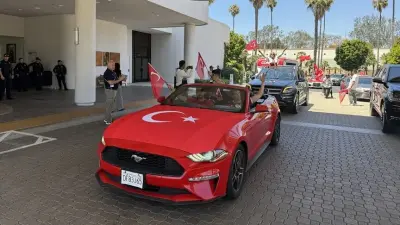 A Milli Futbol Takımı, Dünya Kupası'ndaki Son Sınavı İçin Los Angeles'ta: Taraftar Coşkusu Dorukta