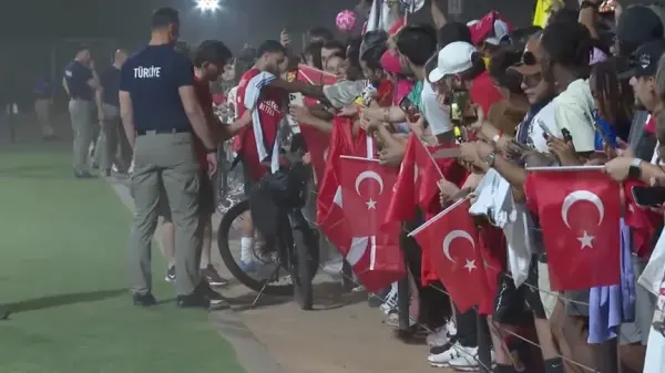 A Milli Futbol Takımı güvenlik ekibiyle birlikte