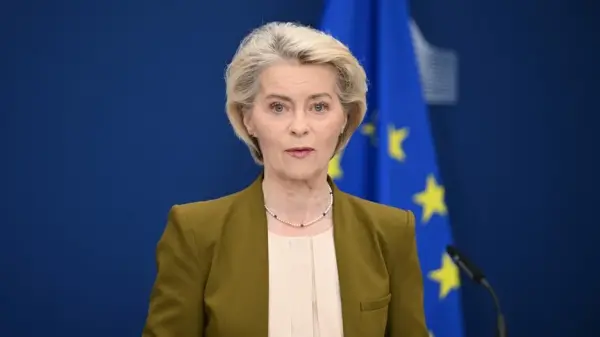 AB Komisyonu Başkanı Ursula von der Leyen, G7 Zirvesi'nde açıklamalarda bulunurken