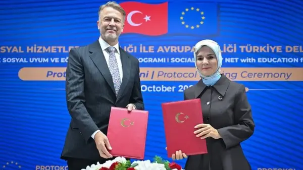 Aile ve Sosyal Hizmetler Bakanı Mahinur Özdemir Göktaş ve AB Türkiye Delegasyonu Başkanı Büyükelçi Aivo Orav protokol imza töreninde