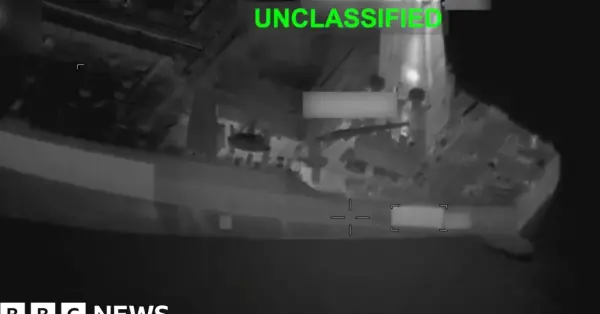 ABD füzesinin İran'a giden petrol tankerine isabet ettiği anın 3D temsili
