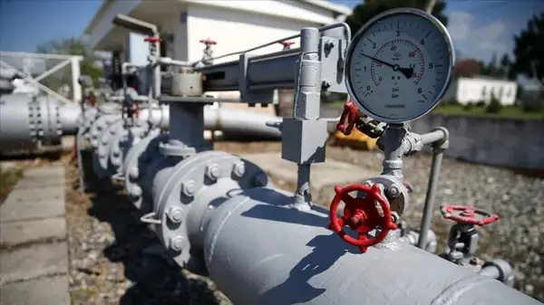 ABD ve Kanada sınırında bir petrol boru hattı inşaatını gösteren uydu görüntüsü.