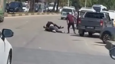 Adana'da Trafik Terörü: Pompalı Tüfek Tehdidiyle Kamyonet Sürücüsüne Sopalı Saldırı