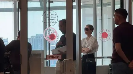 İstanbul Adliyesi önünde bir fotoğraf