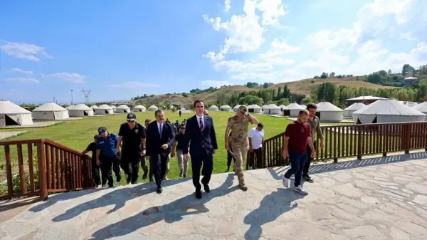 Bitlis Valisi Karakaya'nın Ahlat'taki Malazgirt Zaferi hazırlıklarını incelemesi