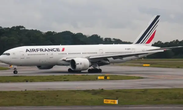 Air France uçağı Montreal havalimanında