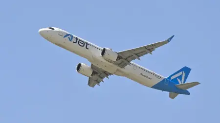 AJet uçağı Sivas Nuri Demirağ Havalimanı'nda