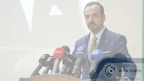 AK Parti Genel Başkan Yardımcısı Kürşad Zorlu konuşma yaparken