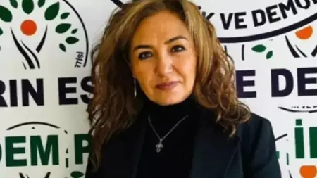 Cumhurbaşkanı Erdoğan'ın AK Parti'ye katılan belediye başkanlarına rozet takması