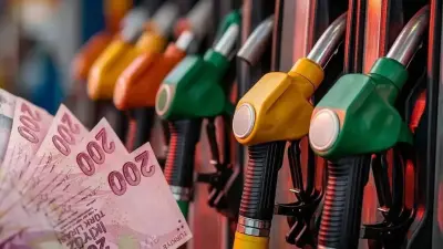 Akaryakıt fiyat panosu, motorin ve benzin fiyatlarındaki değişimleri gösteriyor.