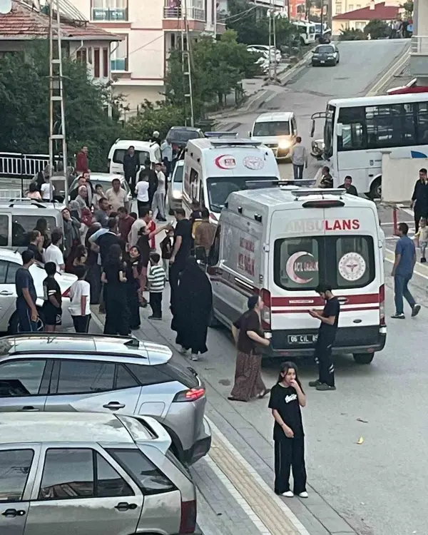 Akyurt'ta balkondan düşen çocuğun kaza yeri ve acil durum ekipleri