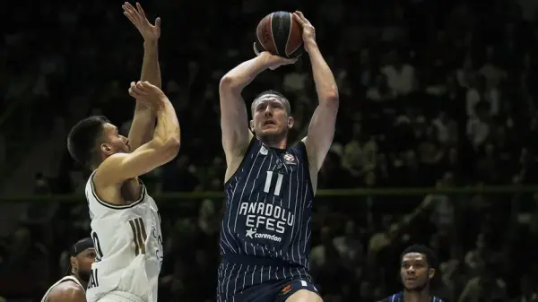 Rolands Smits Anadolu Efes formasıyla
