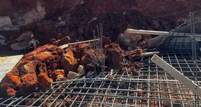 Antalya'da İnşaat Şantiyesinde Göçük: İki İşçi Yaralandı, Biri Ağır Durumda