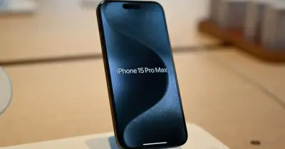 Apple'ın Siri tazminatıyla ilgili yasal belgeler ve bir iPhone 16 Pro