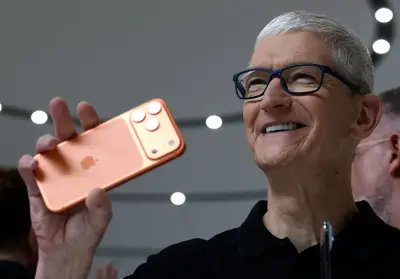 Apple Rekor Satışlara Rağmen Çip Kıtlığı Tehlikesiyle Karşı Karşıya: Tim Cook Veda Ederken Yeni CEO'ya Zorlu Miras