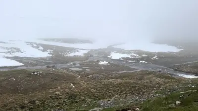 Ardahan'ın Yüksek Rakımlı Bölgelerinde Kar ve Sis Etkili Oldu: Ulaşımda Kontrollü Seyir Çağrısı