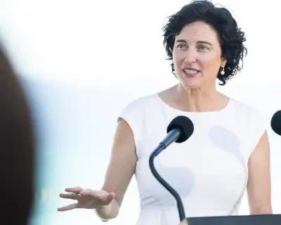 Avustralya Siyasetinde Bağımsızlar Arasında Parti Tartışması ve Konut Piyasasında Düşüş