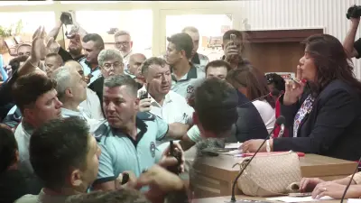 Aydın Belediye Meclisi'nde Gergin Anlar: Başkanın Mikrofonu Tartışma Yarattı