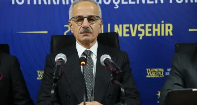 Ulaştırma ve Altyapı Bakanı Abdulkadir Uraloğlu konuşma yaparken