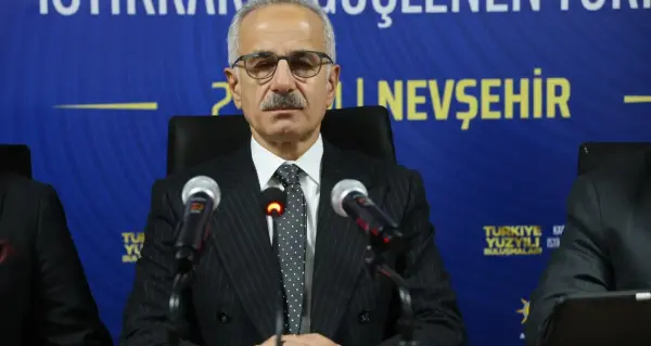 Ulaştırma ve Altyapı Bakanı Abdulkadir Uraloğlu konuşma yaparken