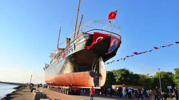 Bandırma Gemi Müzesi'nin karadan taşınma anı