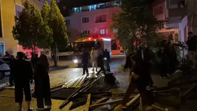 Bartın'da Şiddetli Fırtına: Çatı Uçtu, 6 Araçta Hasar Oluştu