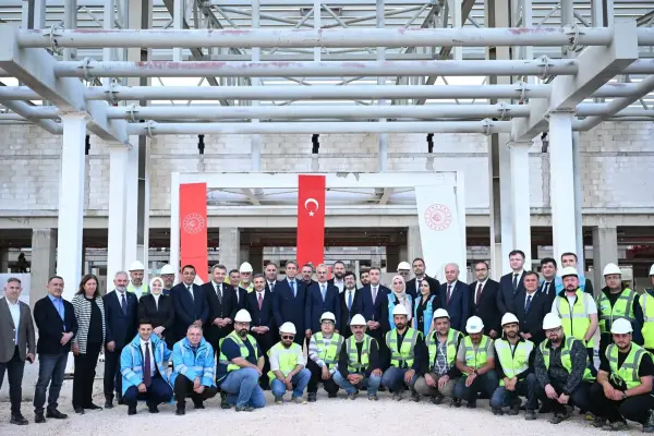 Bayburt-Gümüşhane Havalimanı inşaatından bir görünüm, modern pist ve terminal binası detayları