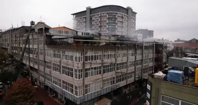 Bayrampaşa sanayi sitesinde çıkan yangında dumanlar gökyüzünü kapladı.