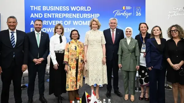 Belçika Kraliçesi Mathilde ve İSO Başkanı Erdal Bahçıvan panelde