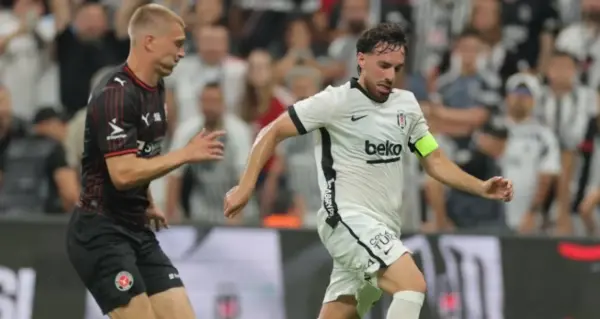 Beşiktaşlı futbolcuların Midtjylland maçında gol sevinci