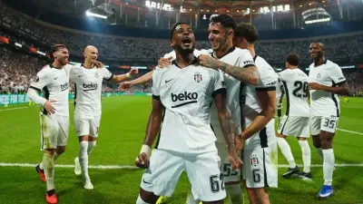 Beşiktaşlı futbolcuların Olympique Marsilya maçında gol sevinci