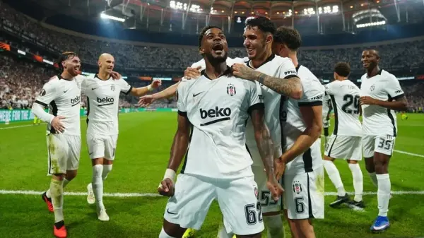 Beşiktaşlı futbolcuların Olympique Marsilya maçında gol sevinci
