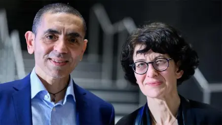 BioNTech binası ve kurucuları Uğur Şahin ile Özlem Türeci görseli
