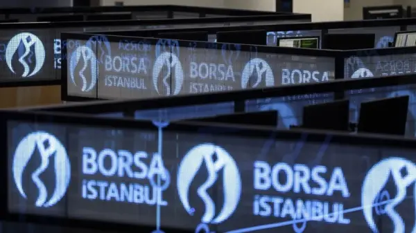 İstanbul Borsası'nda işlem gören hisse senetleri ve finansal verileri gösteren ekranlar