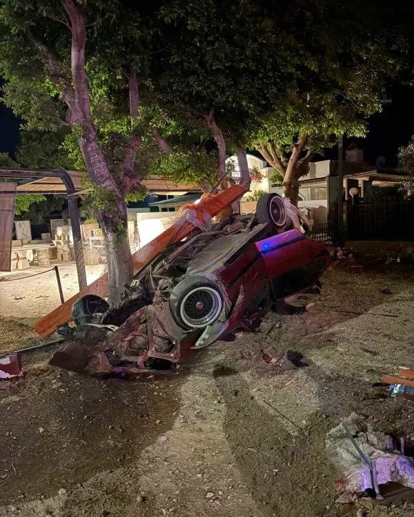 Bodrum'da düğün salonuna dalan otomobilin kaza sonrası görüntüsü.