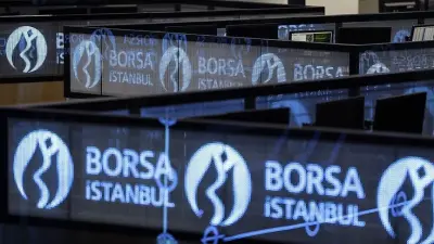Borsa İstanbul'da işlem gören BIST 100 endeksinin günü düşüşle tamamlamasını gösteren finansal grafikler.