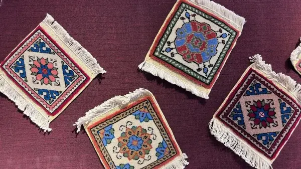 Bünyan halısı dokuyan kadınlar, geleneksel tezgahlarda renkli ipliklerle ilmek atarken