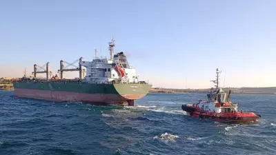 Çanakkale Boğazı'nda Makine Arızası Nedeniyle Karaya Oturan Gemi Trafiği Durdurdu