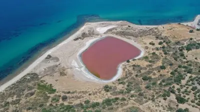 Çanakkale'nin Kalpli Gölü Yeniden Pembe Rengine Büründü