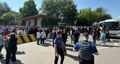 CHP'de Liderlik Krizi TBMM Önünde Gerginliğe Yol Açtı: Kılıçdaroğlu ve Özel Destekçileri Karşı Karşıya Geldi