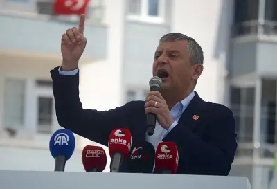 CHP Genel Merkezi'nde Liderlik Gerilimi Tırmandı: 'Mutlak Butlan' Kararı Sonrası Sert Sloganlar