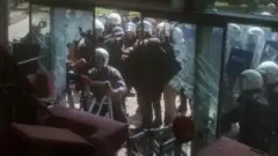 CHP Genel Merkezi'ne Polis Müdahalesi: Liderlik Krizi Ankara'yı Sarstı