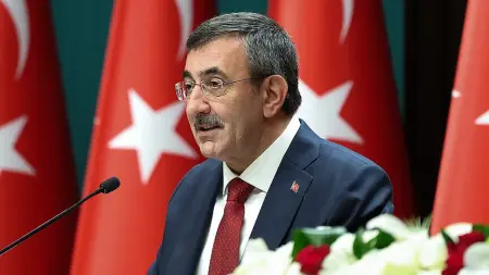 Cumhurbaşkanı Yardımcısı Cevdet Yılmaz açıklama yaparken