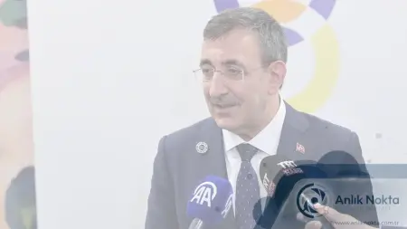 Cumhurbaşkanı Yardımcısı Cevdet Yılmaz Erivan'da düzenlenen zirvede konuşma yaparken