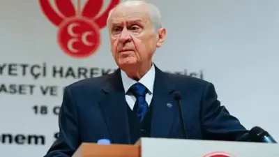 Devlet Bahçeli'den CHP'ye Sert Eleştiri: Paralel Merkez ve Ergen Devrimcilik Vurgusu