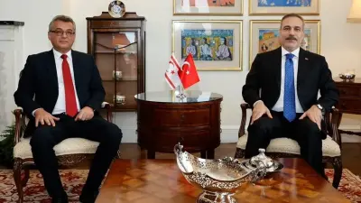 Dışişleri Bakanı Hakan Fidan, KKTC Cumhurbaşkanı Tufan Erhürman ve KKTC Dışişleri Bakanı Tahsin Ertuğruloğlu'nun New York'ta bir araya geldiği görüşmeden bir fotoğraf.
