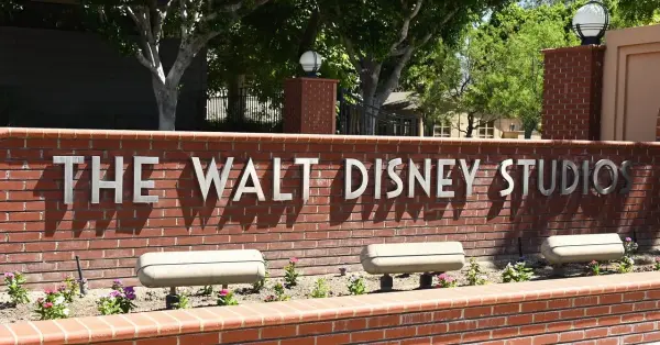 Disney binası ve yapay zeka temalı grafikler